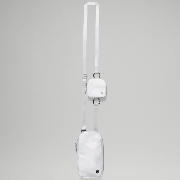 Lululemon modular phone crossbody bag🤍🩶 - Picture 2 of 9